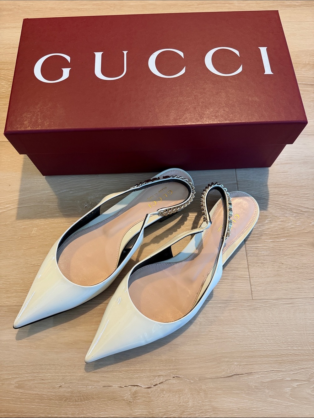 Gucci White Patent Leather Pointed Slingback Flats with Chain Detail